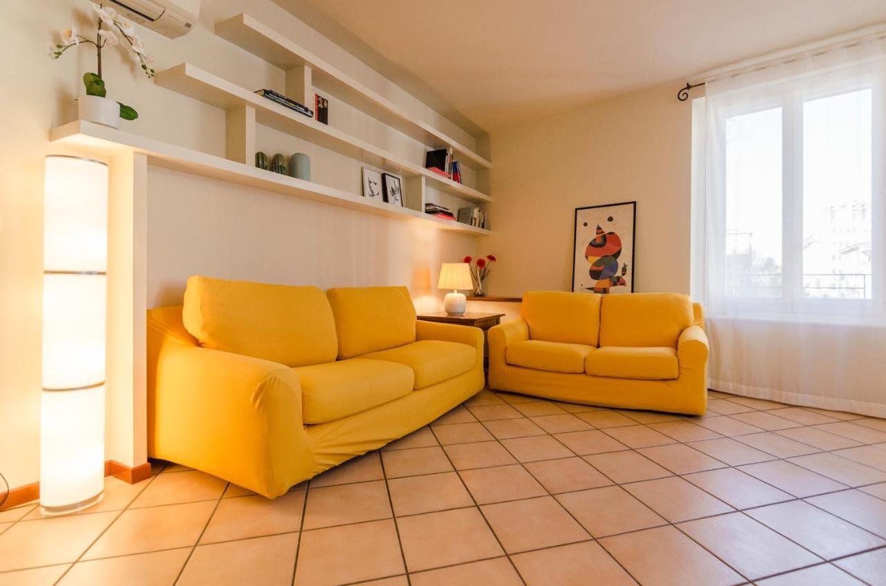 Flat 13: Elegante E Luminoso Con Terrazzo Privato Lägenhet Bologna Exteriör bild
