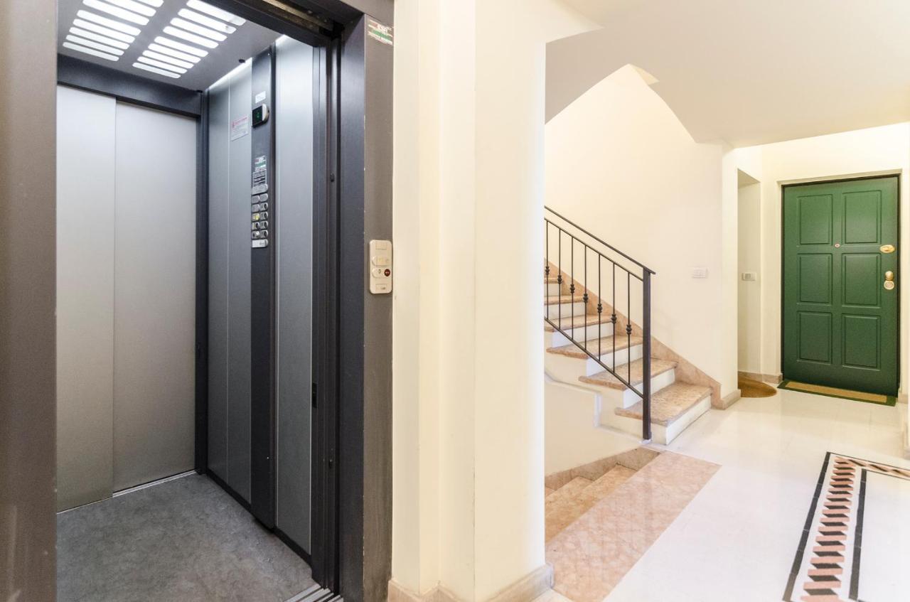 Flat 13: Elegante E Luminoso Con Terrazzo Privato Lägenhet Bologna Exteriör bild
