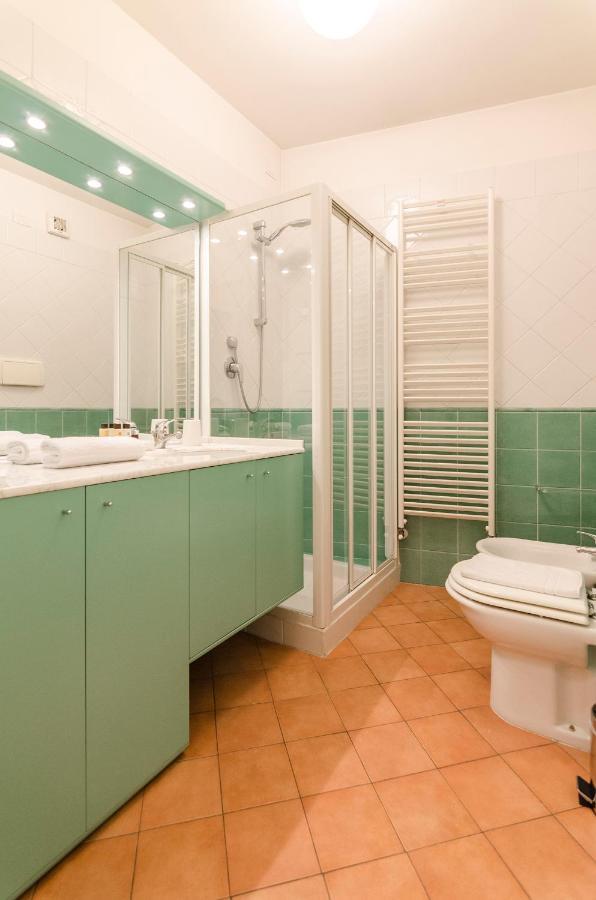 Flat 13: Elegante E Luminoso Con Terrazzo Privato Lägenhet Bologna Exteriör bild