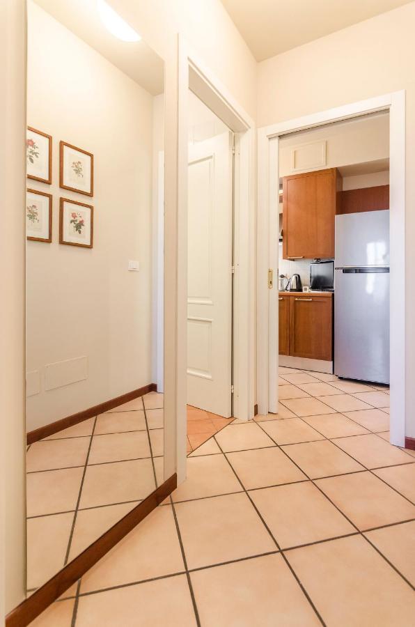 Flat 13: Elegante E Luminoso Con Terrazzo Privato Lägenhet Bologna Exteriör bild