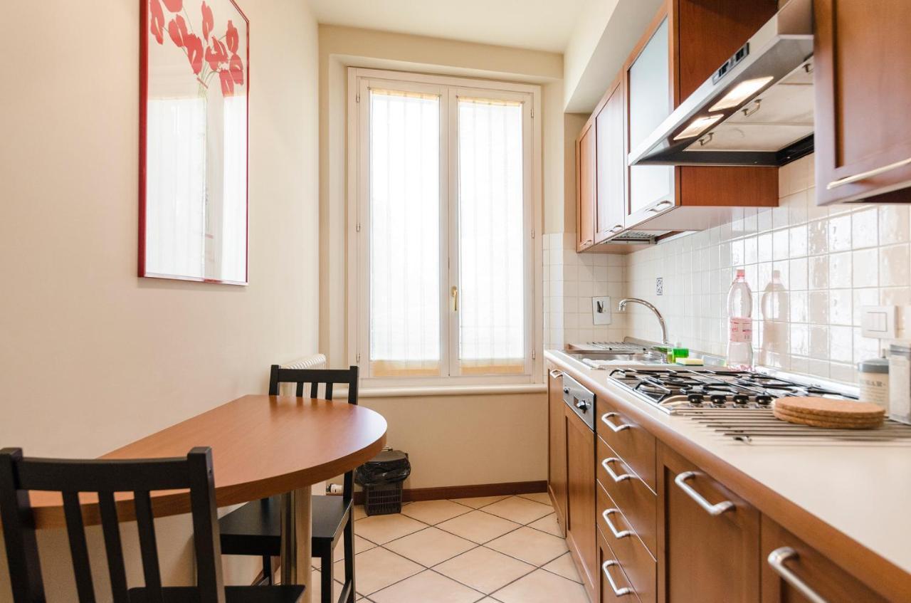 Flat 13: Elegante E Luminoso Con Terrazzo Privato Lägenhet Bologna Exteriör bild
