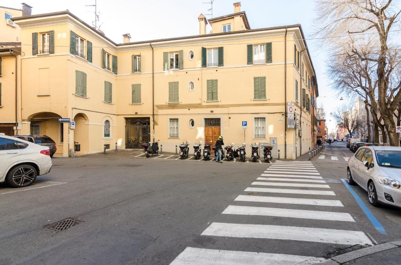 Flat 13: Elegante E Luminoso Con Terrazzo Privato Lägenhet Bologna Exteriör bild