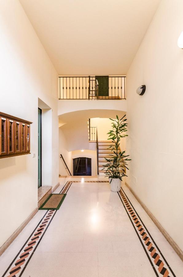 Flat 13: Elegante E Luminoso Con Terrazzo Privato Lägenhet Bologna Exteriör bild