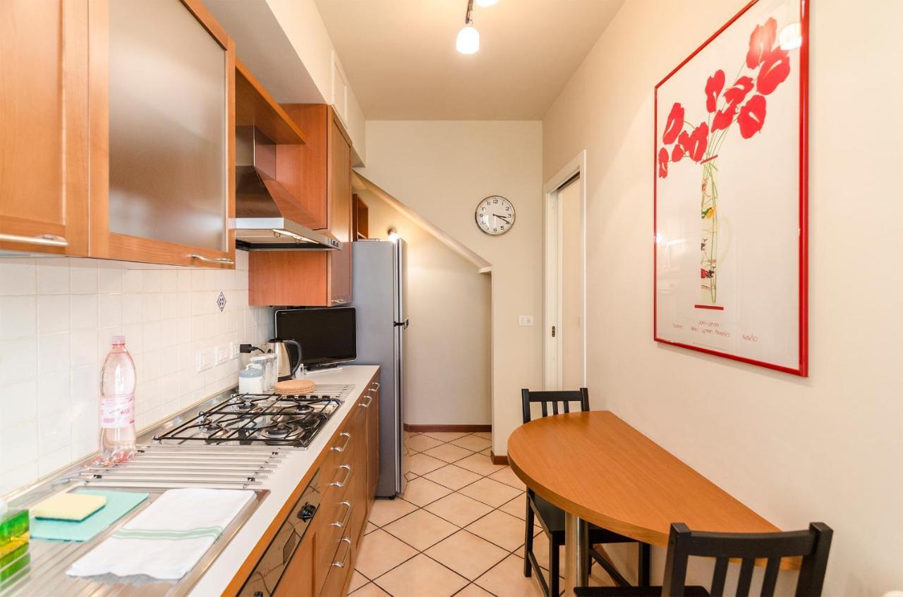 Flat 13: Elegante E Luminoso Con Terrazzo Privato Lägenhet Bologna Exteriör bild